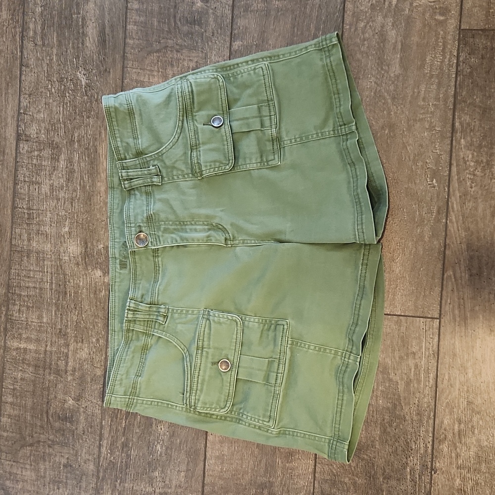 Kut from the Kloth women's cargo style shorts size 16